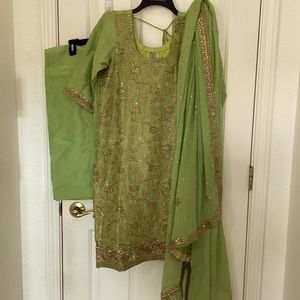 Beautiful Punjabi suit dupatta never worn